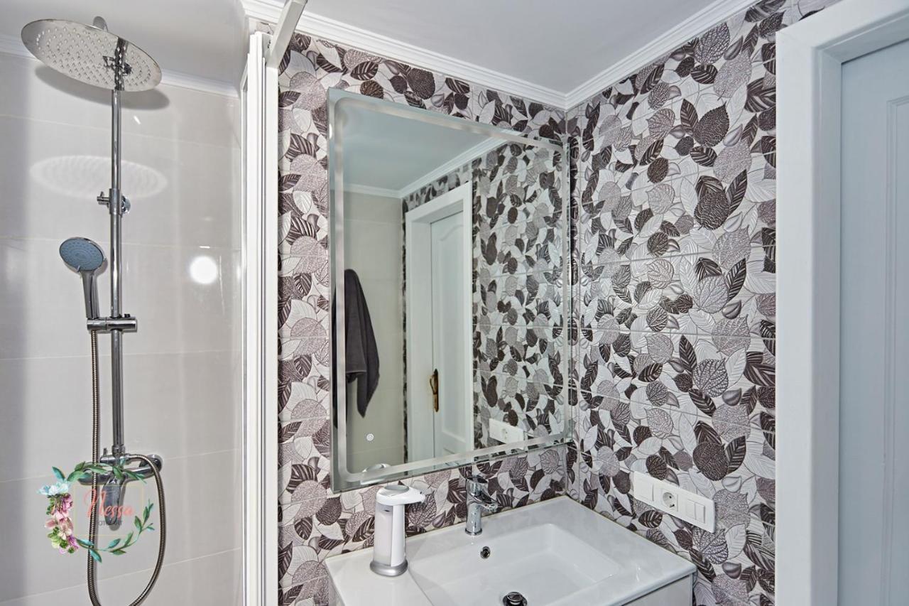 Parrot'S House- Yumbo Center Apartment Плая дел Инглес Екстериор снимка